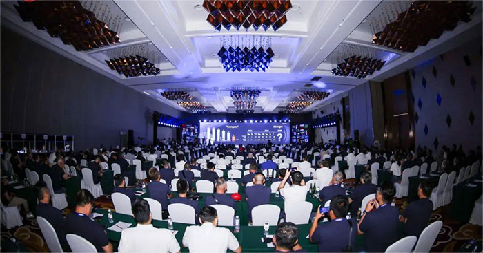 一百分翻譯服務(wù)助力“全球大客戶峰會(huì)”:多語(yǔ)種接力同傳,確保會(huì)議無(wú)縫溝通 一百分翻譯服務(wù)助力“全球大客戶峰會(huì)”:多語(yǔ)種接力同傳,確保會(huì)議無(wú)縫溝通